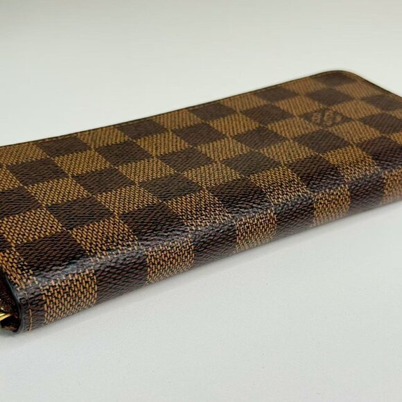Louis Vuitton Damier Ebene Zippy Wallet with Classic Checkerboard Design - Picture 5 of 9